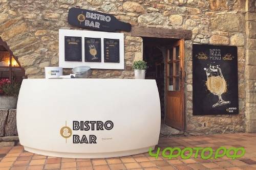 Cocktail Restaurant Mockup - 4071895